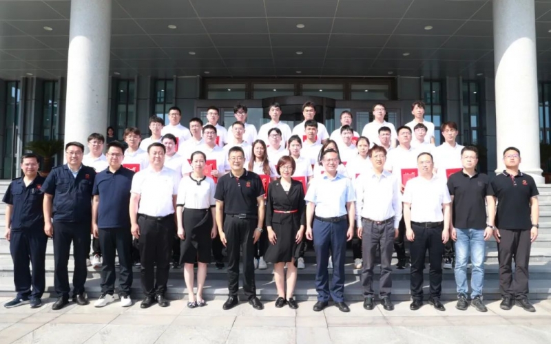 全國首次智能制造專業技術等級證書和職稱認定證書頒發儀式在榮程集團舉行