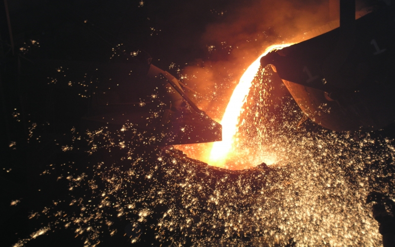 2004年，自建轉爐生產鋼水，成為實現鋼鐵全產業鏈條開閘源頭