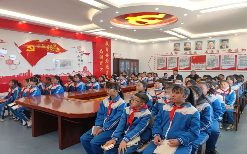 用科普講好中國式現代化故事 - 《神奇的人工智能》——第一堂“光華·榮程科學課”走進青海省黃南州河南縣