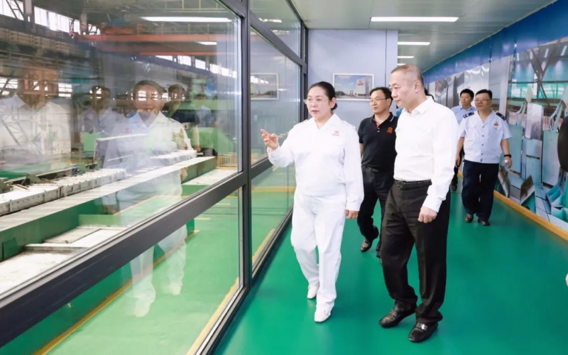 天津市稅務局黨委書記、局長齊志宏一行到榮程集團參觀調研