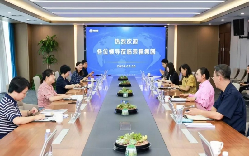 張榮華主席與銅仁市政協副主席、市工商聯主席劉鴻麗座談交流