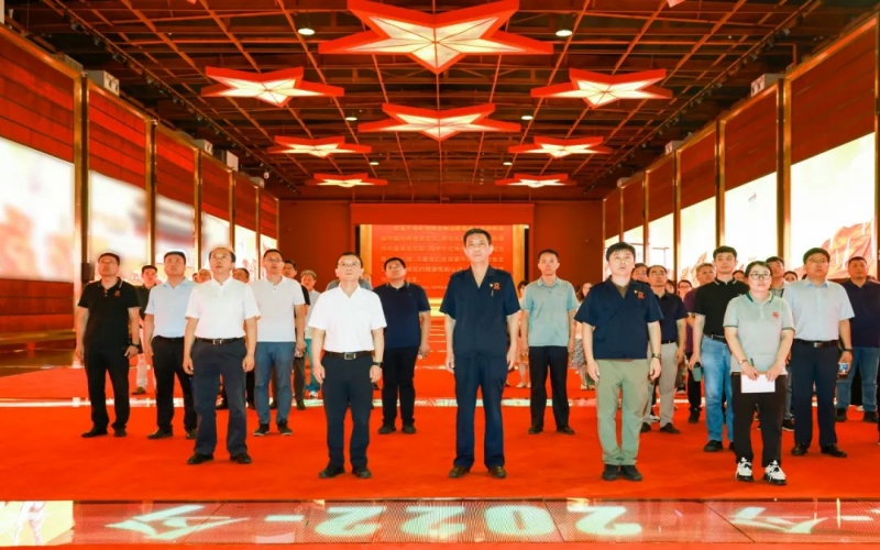 天津中德應用技術大學黨委副書記、校長王海龍一行到榮程集團參觀交流