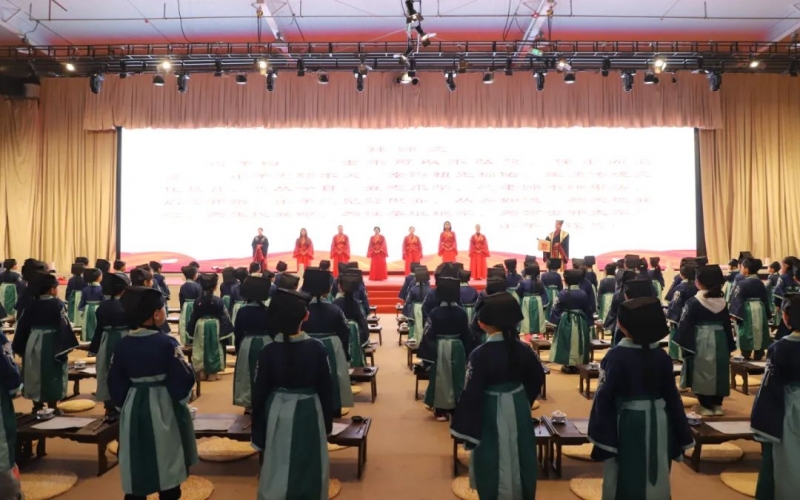 800余組家庭，近1800人，這兩場(chǎng)盛大的“開(kāi)筆禮”，讓孩子們終身難忘！