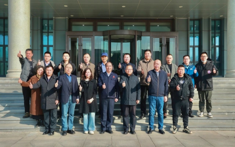 天津市鋼鐵工業(yè)協(xié)會(huì)秘書長、天津市冶金商會(huì)副會(huì)長楊勇一行到榮程集團(tuán)座談交流